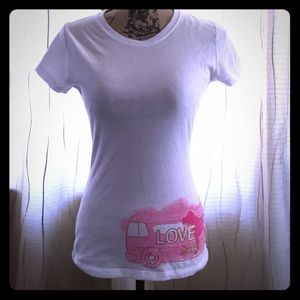 🌺 Victoria Secret 🌺 t-shirt NWOT feels great on!